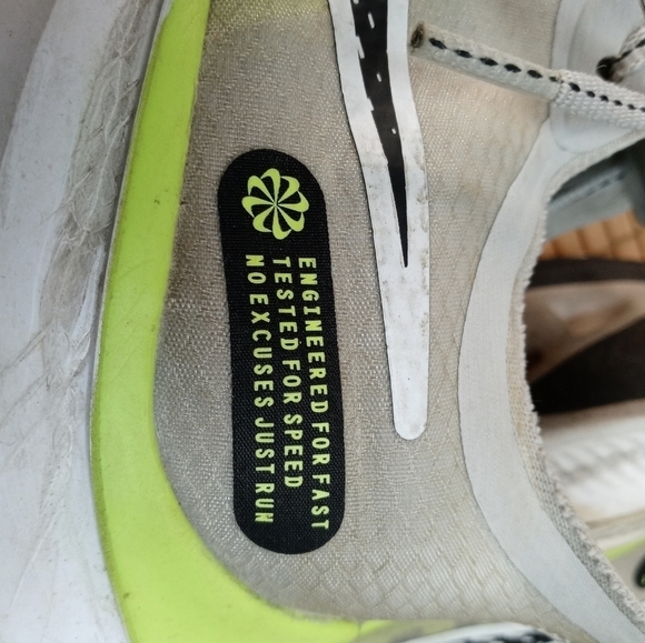 Nike Zoom Gravity Grey Fog Volt Running Shoe BQ3202-011 Men's Size 10.5 311pm - Picture 10 of 11